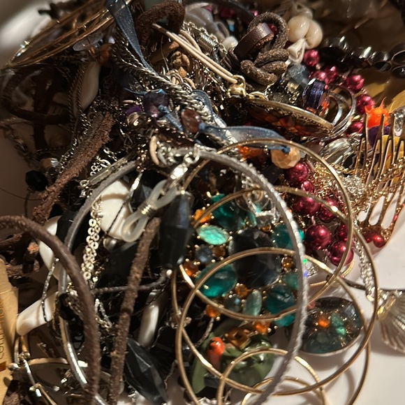 5 LEFT!!! 190 SOLD!
5 POUNDS CRAFT REPURPOSE JEWELRY LOT - Picture 8 of 11